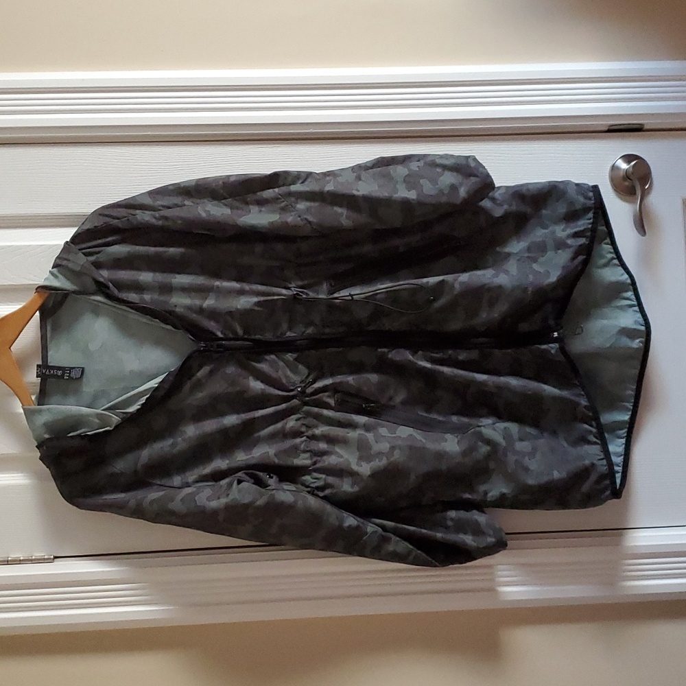 GUC  Askya size M Women's  Light Windbreaker Jacket Camouflage